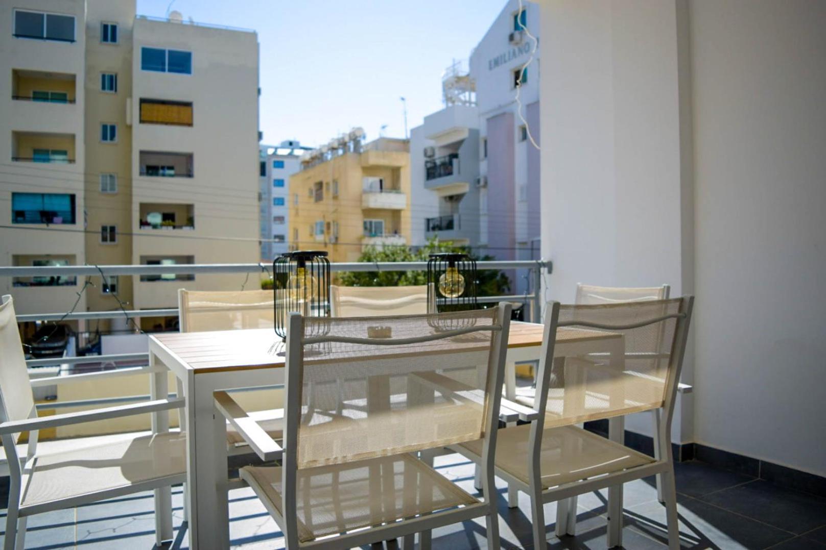 דירות לרנקה Coastal Getaway מראה חיצוני תמונה