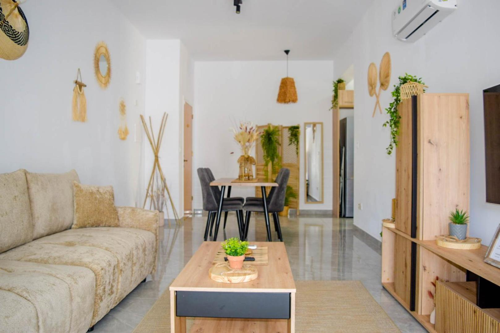דירות לרנקה Coastal Getaway מראה חיצוני תמונה